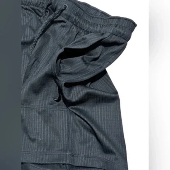 Nike Black Yoga Training Shorts 5" Length Size Large - Picture 3 of 6